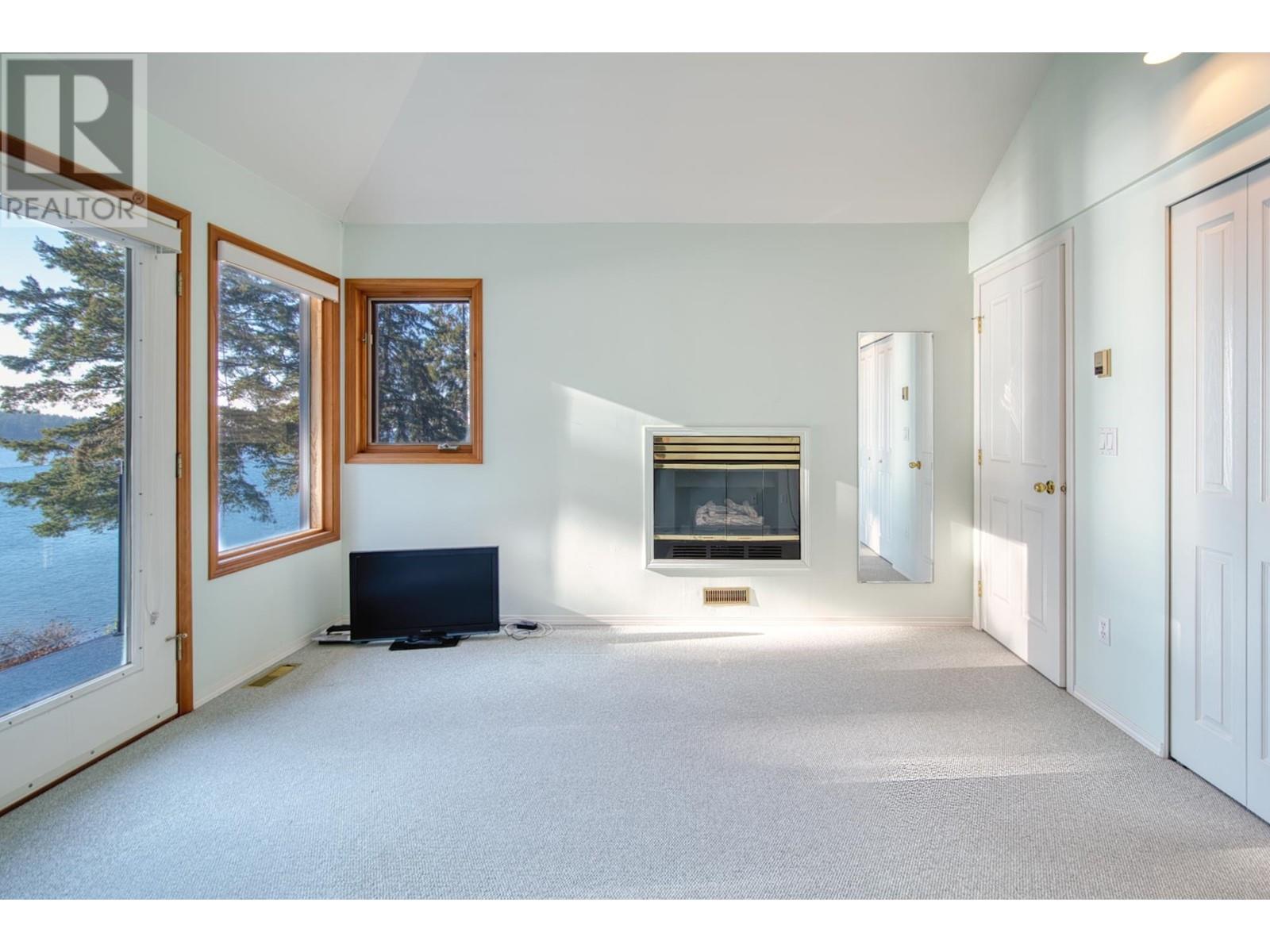 6417 SUNSHINE COAST HIGHWAY, Sechelt