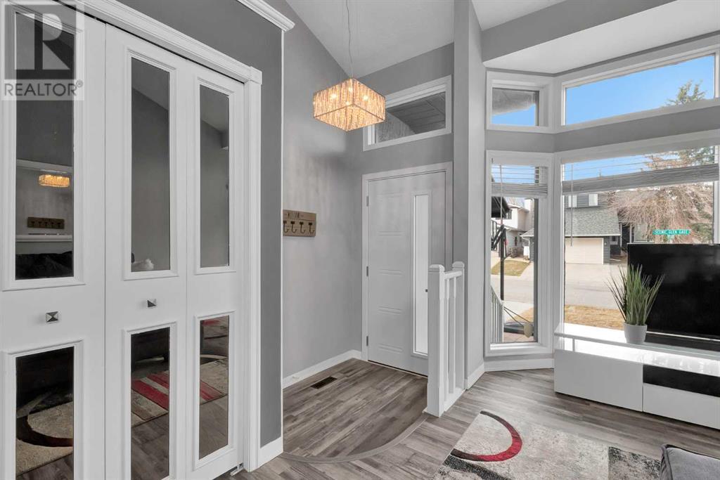 Single Family House for Sale in  Scenic Glen Gate NW Scenic Acres Calgary 