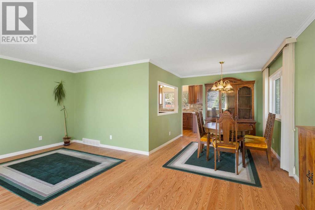 7419 Huntertown Crescent NW Photo 7 - Calgary Real Estate