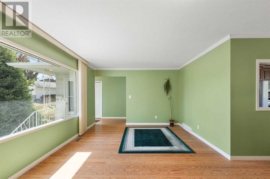 7419 Huntertown Crescent NW Photo 6 - Calgary Real Estate