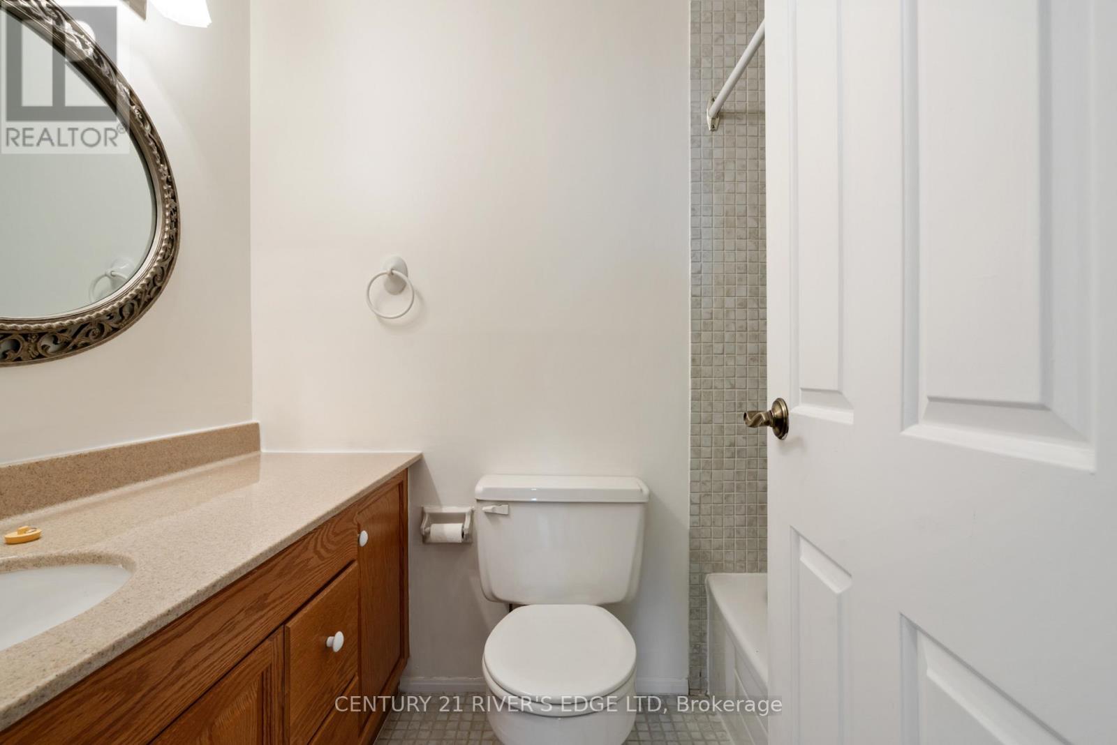 Photo 25 of 601 55 Water Street E, Brockville ON