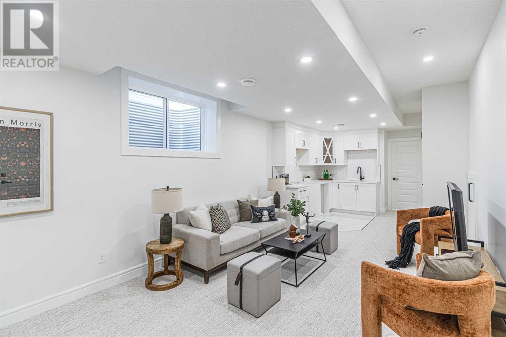 Single Family House for Sale in  Broadview Road NW West Hillhurst Calgary 