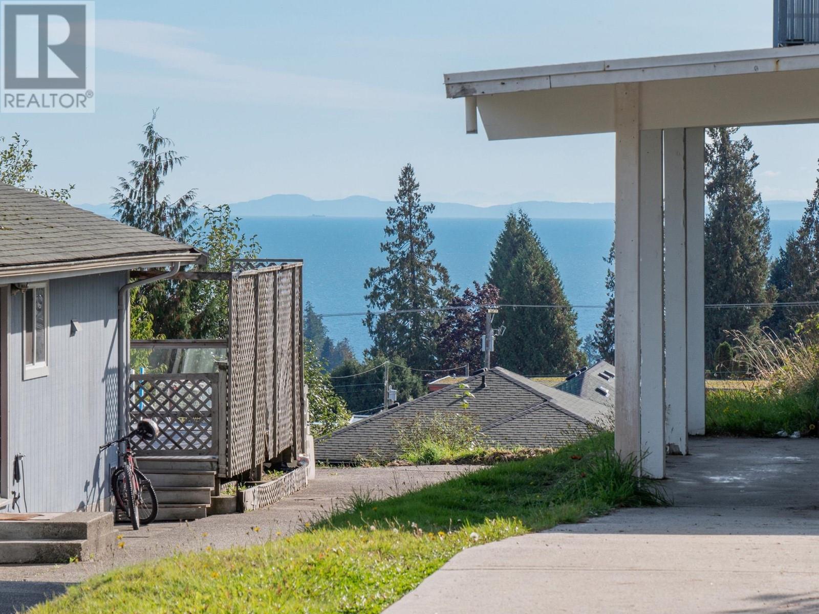 716/718 HILLCREST ROAD, Gibsons