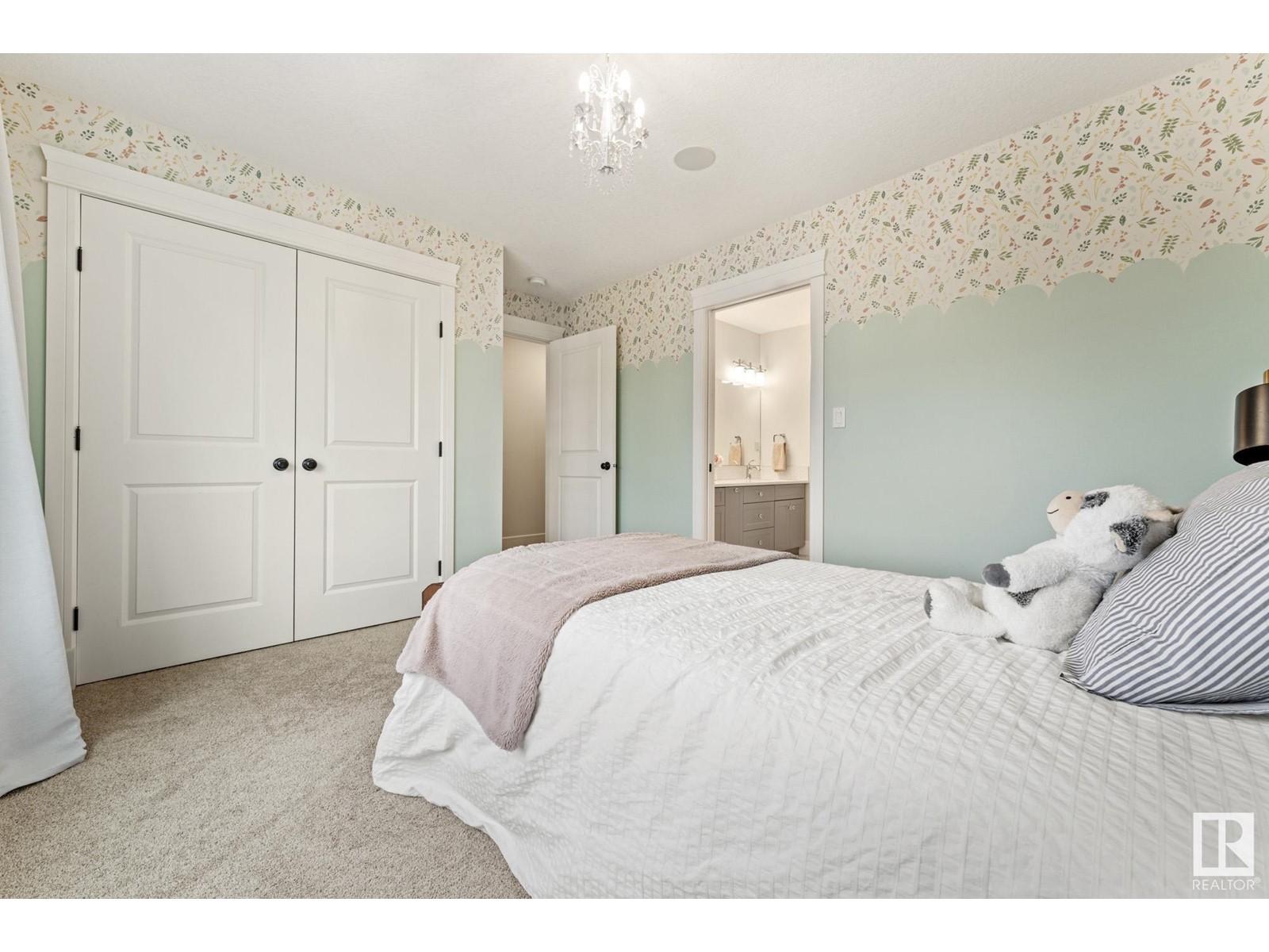 2008 90 ST SW, Edmonton