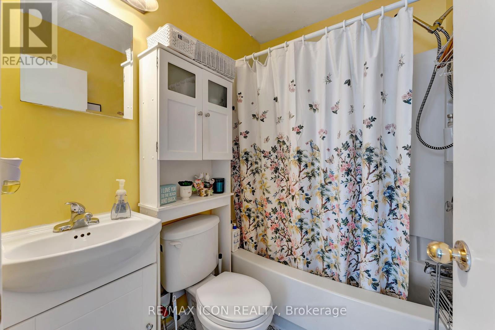 Photo 3 of 2035 Erie Street, Norfolk ON