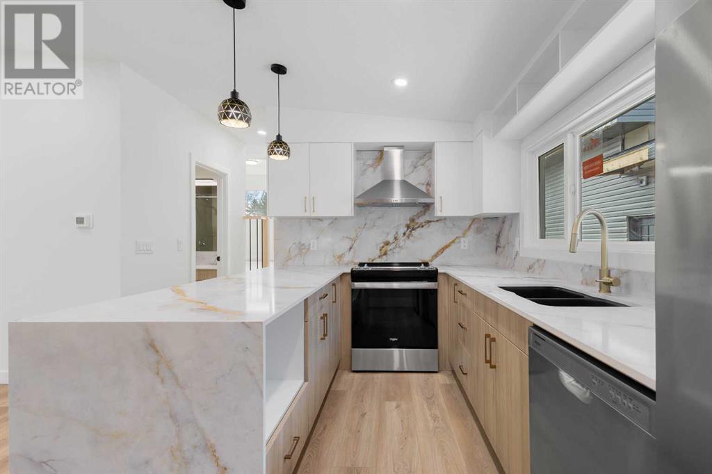 Single Family House Bi-level for Sale in   Avenue SW Kingsland Calgary 