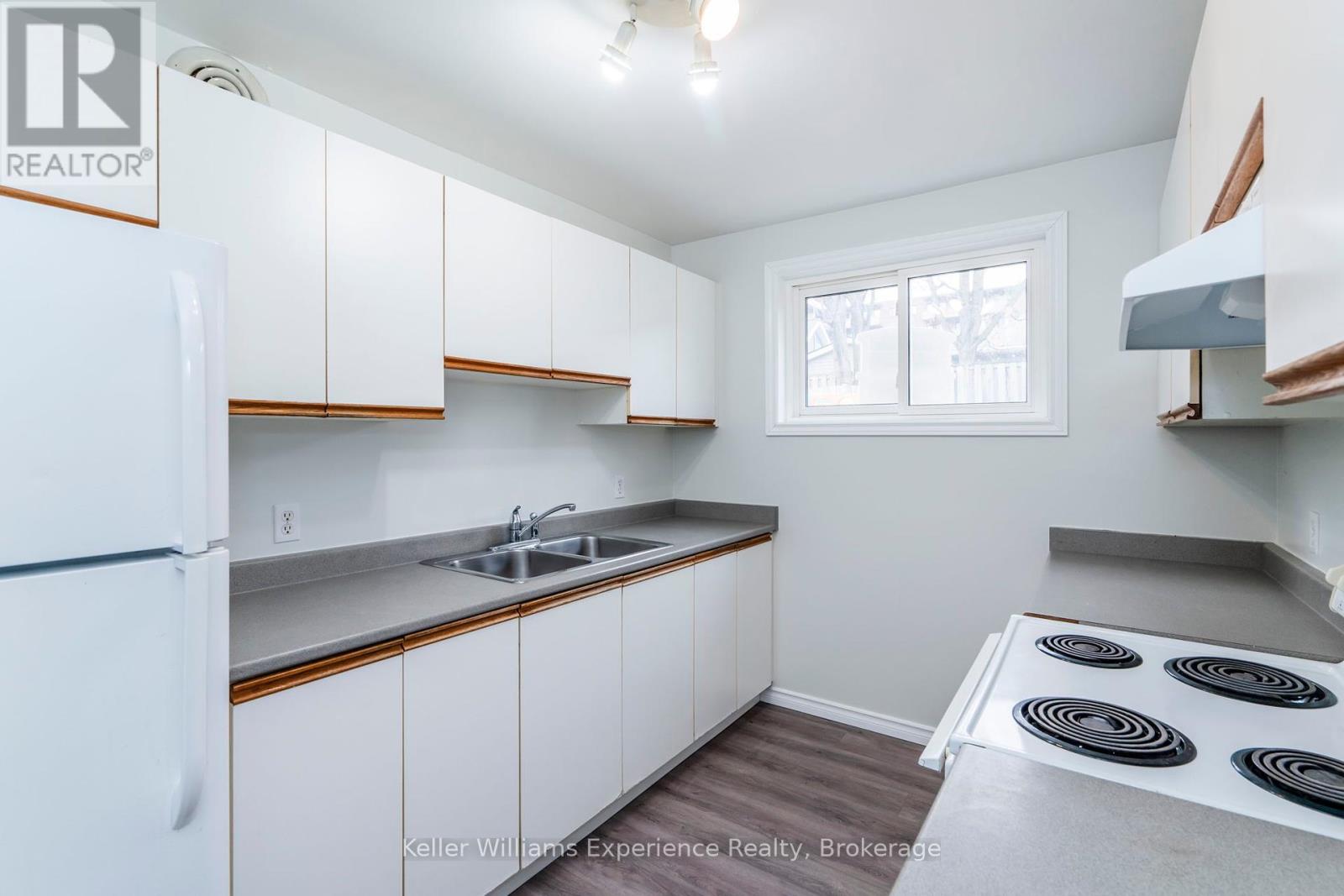 Photo 11 of 538 Nelson Street, Midland ON