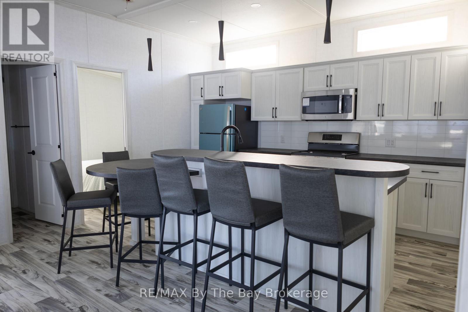 Photo 3 of 49 3282 Ogdens Beach Road, Tay ON