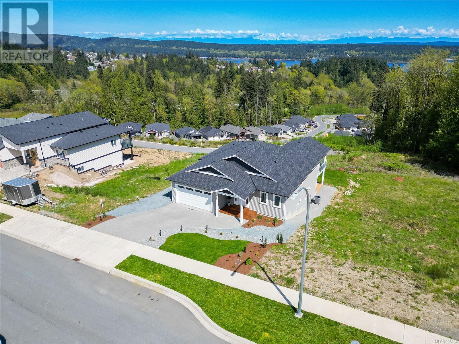 434 Colonia Dr S, Ladysmith
