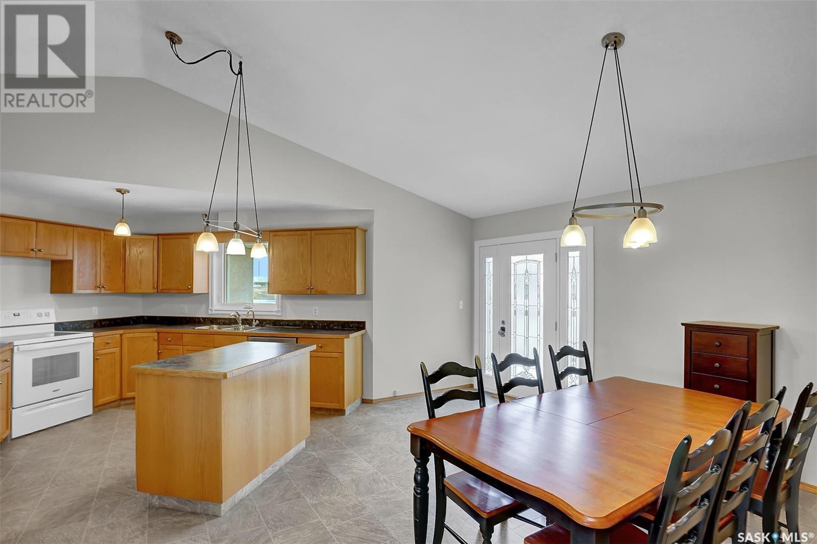 Single Family House Bungalow for Sale in  Greensboro DRIVE Regina 