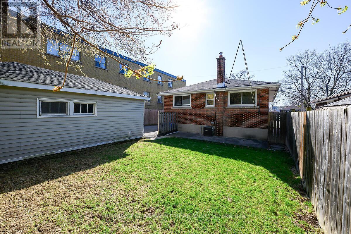 Photo 40 of 333 East 42nd Street, Hamilton ON