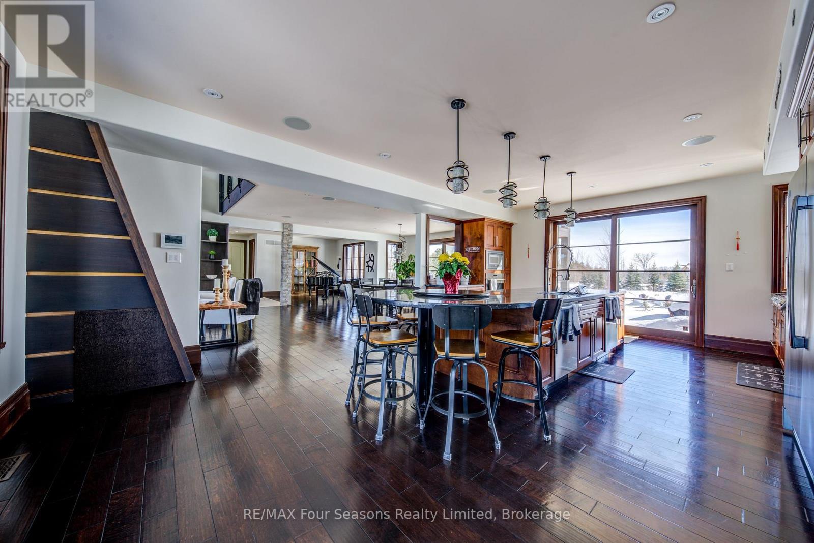 Photo 4 of 12 Windrose Valley Boulevard, Clearview ON
