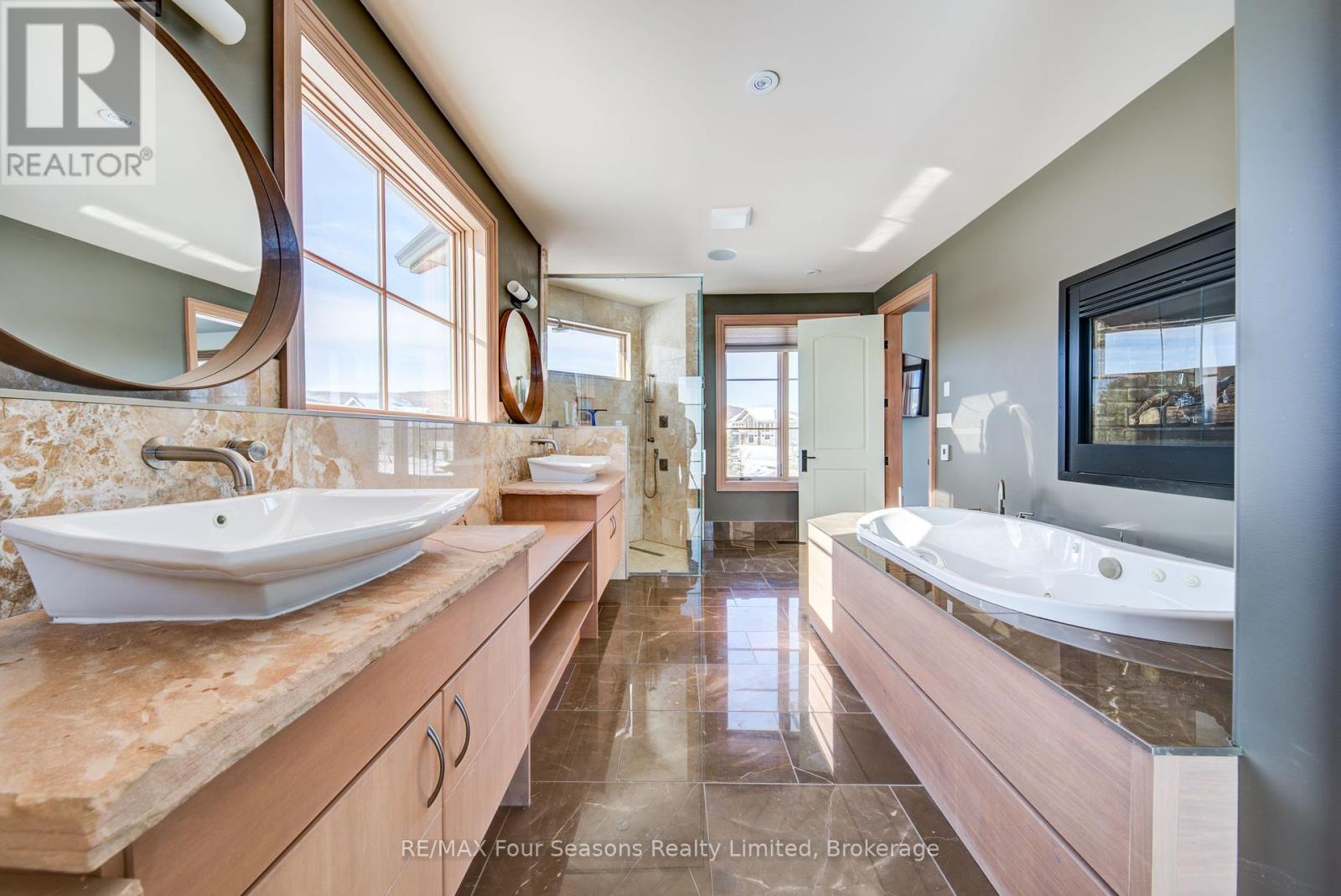 Photo 48 of 12 Windrose Valley Boulevard, Clearview ON