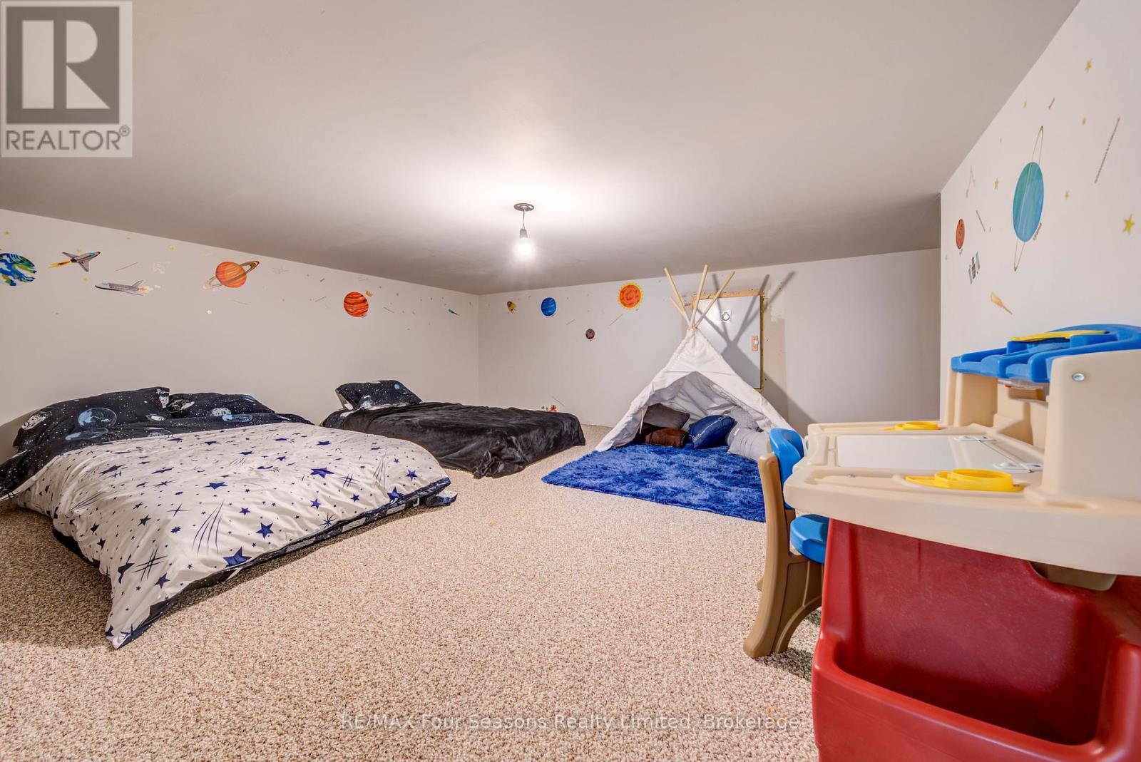 Photo 13 of 12 Windrose Valley Boulevard, Clearview ON
