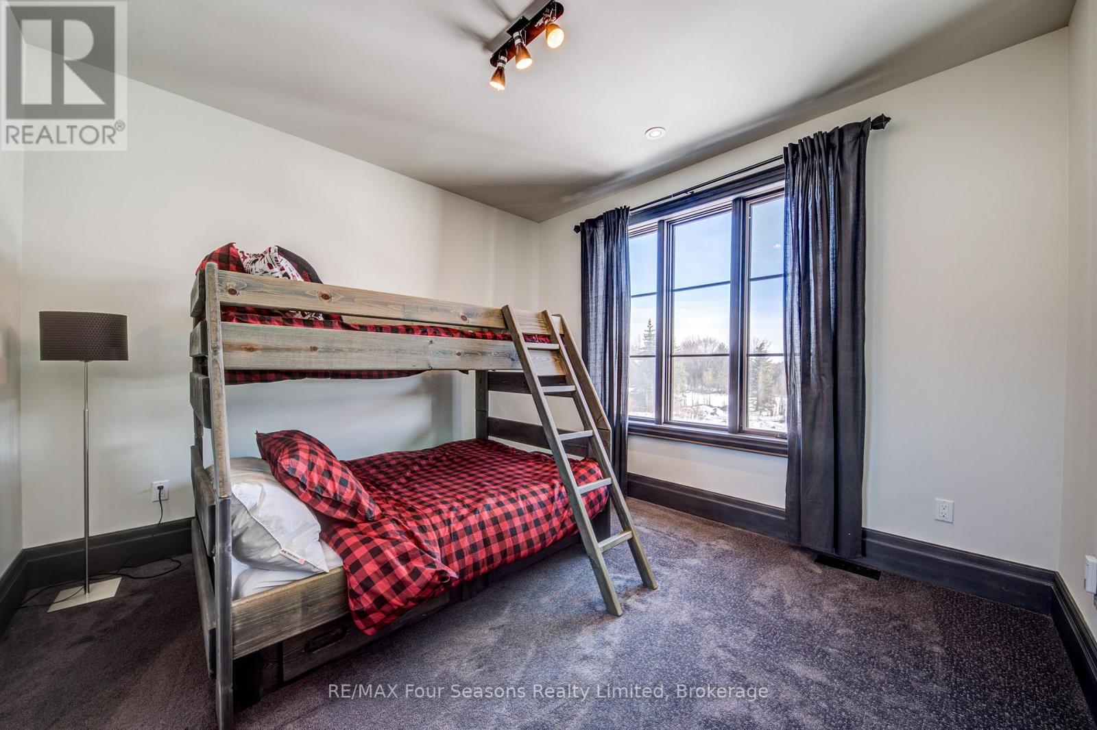 Photo 43 of 12 Windrose Valley Boulevard, Clearview ON