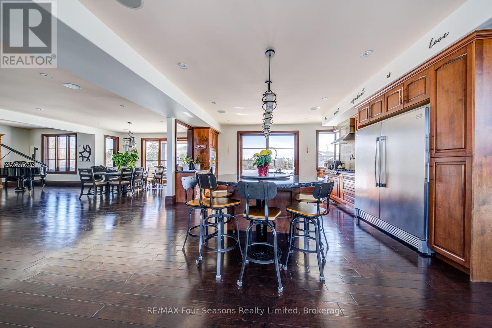 Photo 25 of 12 Windrose Valley Boulevard, Clearview ON