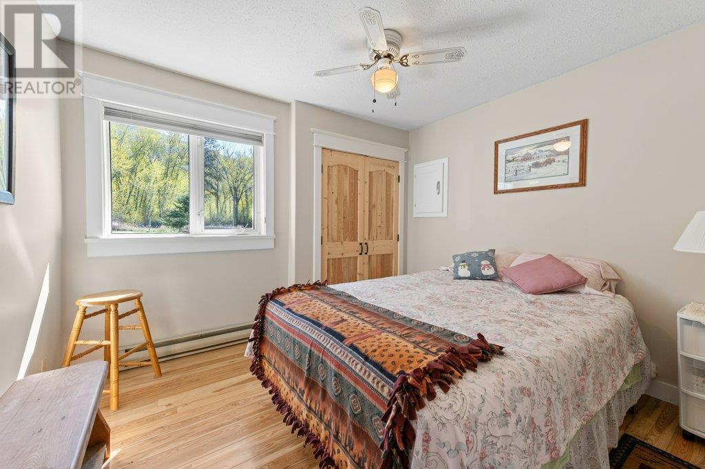 8152 River Road, Oliver