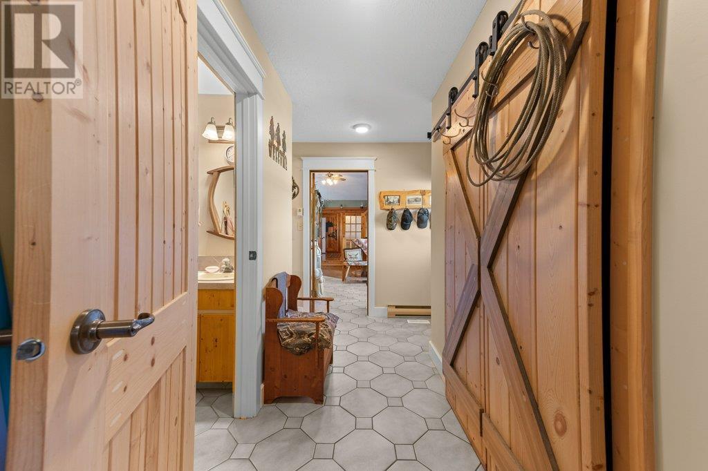 8152 River Road, Oliver