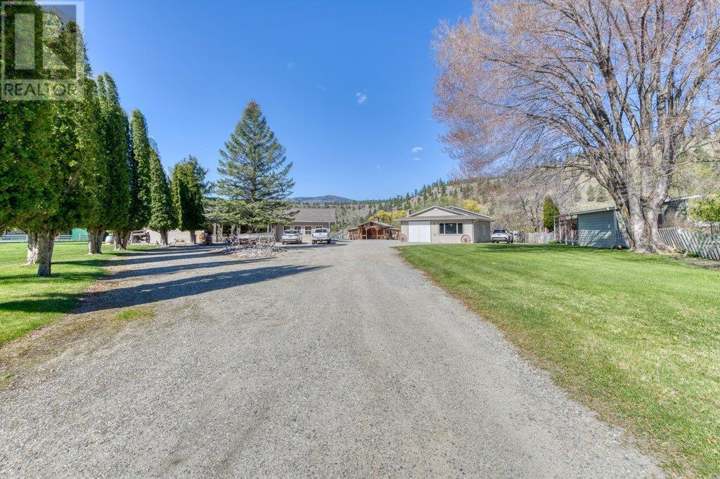8152 River Road, Oliver