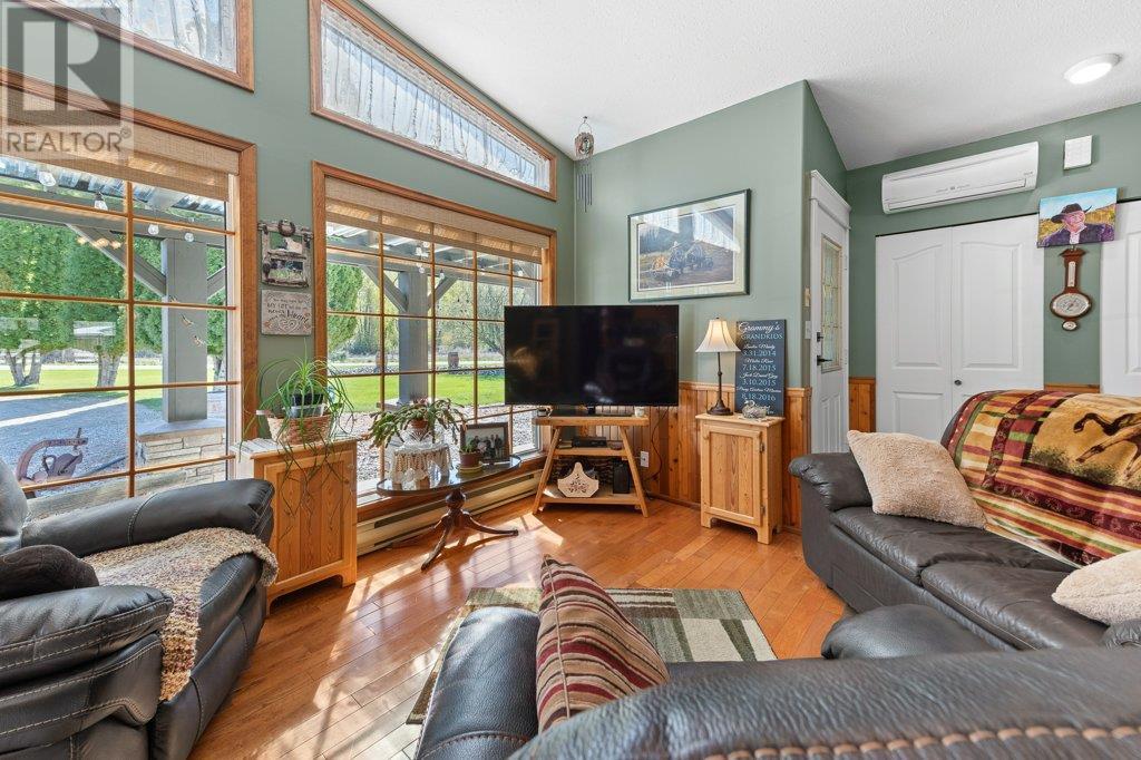 8152 River Road, Oliver
