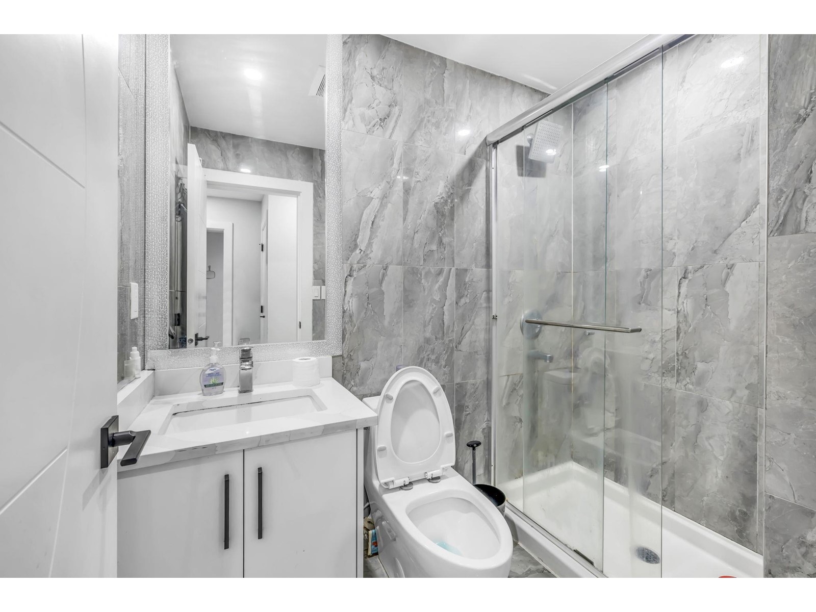 Photo 10 of 31392 Windsor Court, Abbotsford BC