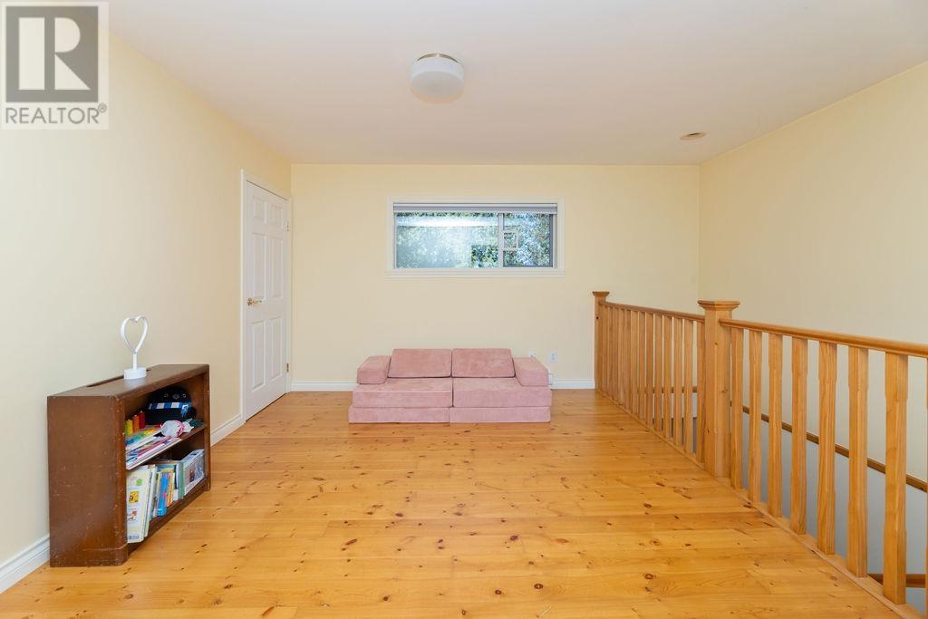 5864 SKOOKUMCHUK ROAD, Sechelt