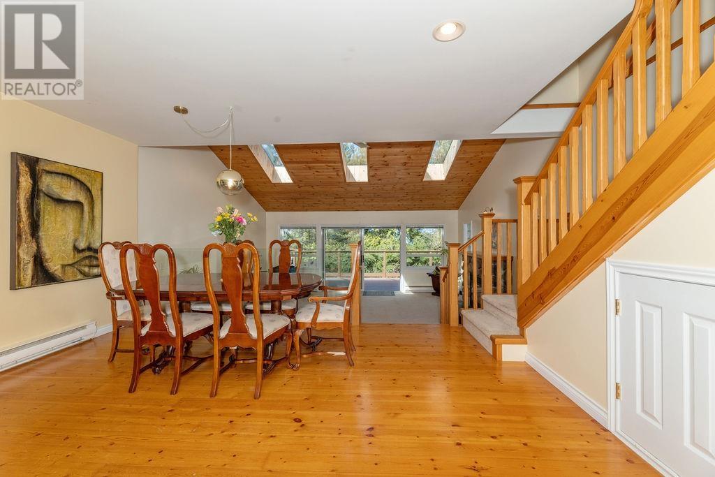 5864 SKOOKUMCHUK ROAD, Sechelt