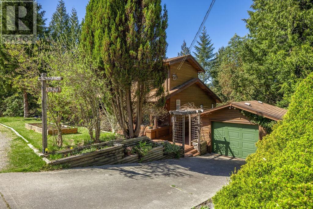 5864 SKOOKUMCHUK ROAD, Sechelt