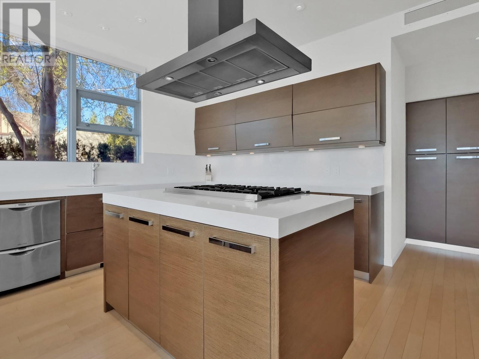  2096 Abbott Street, Kelowna