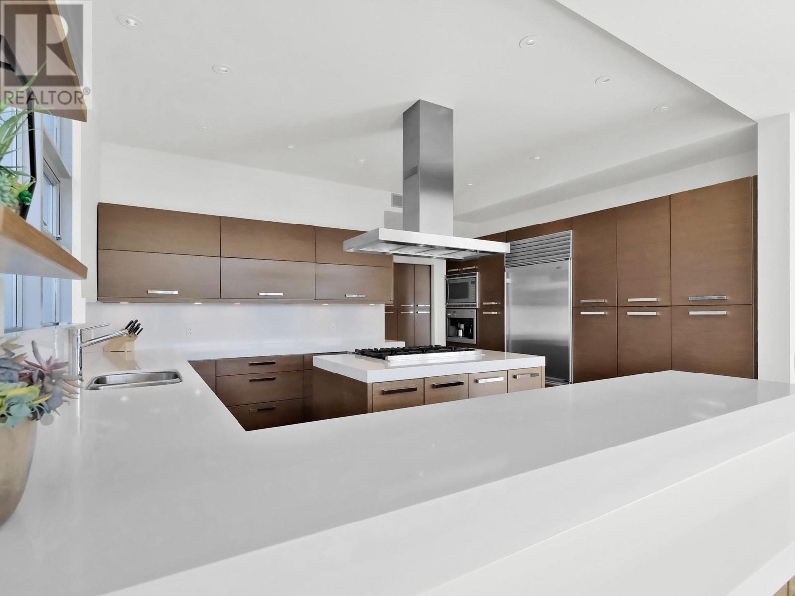  2096 Abbott Street, Kelowna