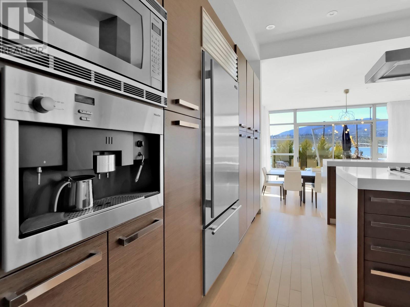  2096 Abbott Street, Kelowna