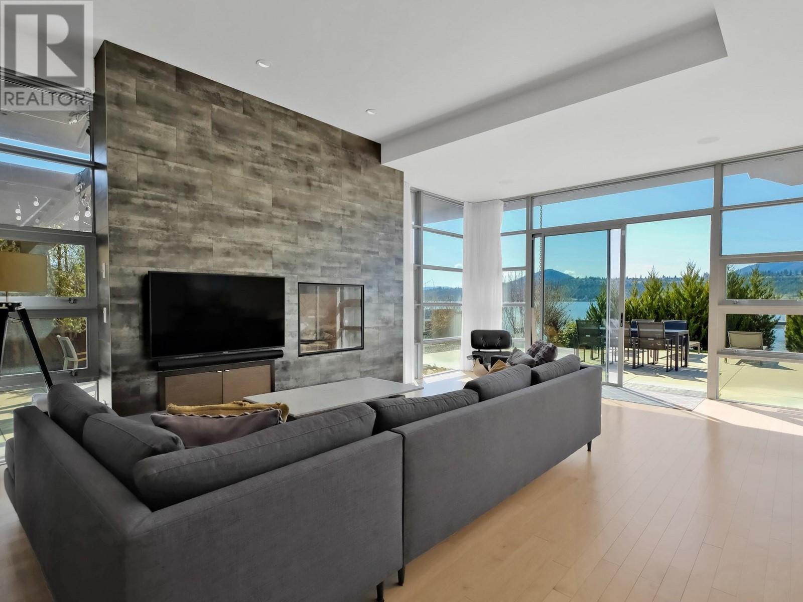  2096 Abbott Street, Kelowna