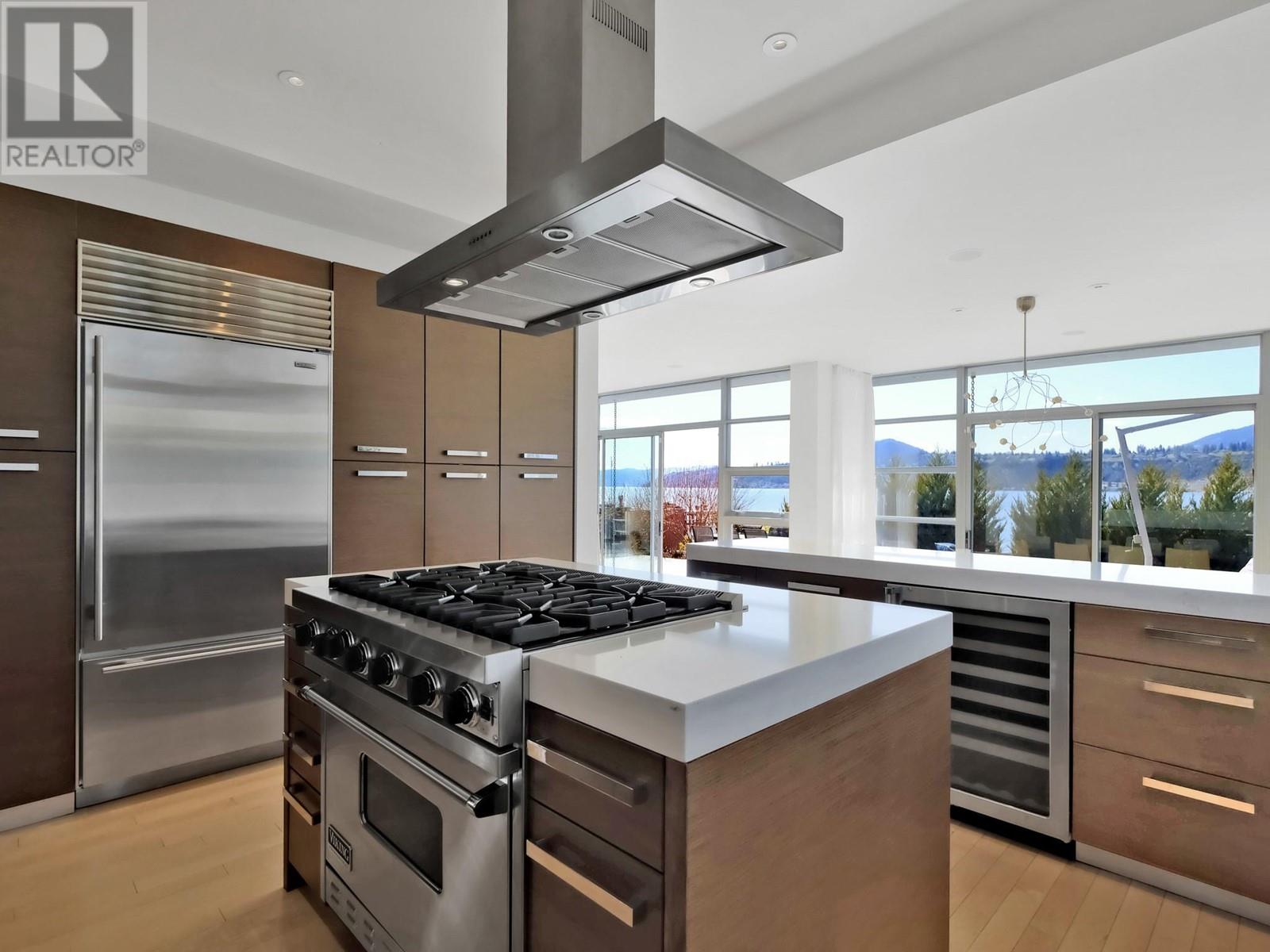  2096 Abbott Street, Kelowna