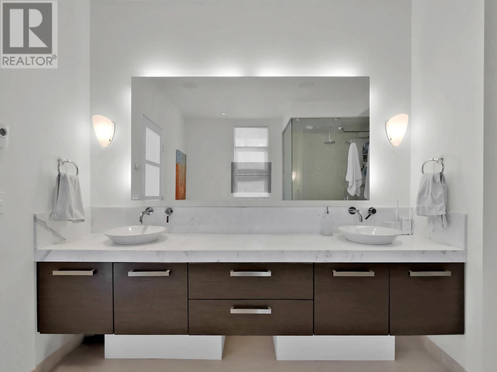  2096 Abbott Street, Kelowna