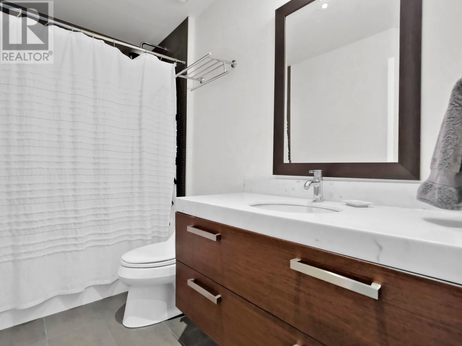  2096 Abbott Street, Kelowna