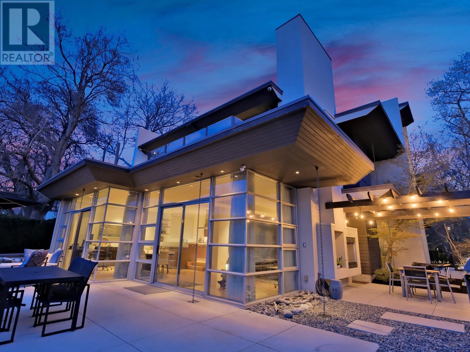  2096 Abbott Street, Kelowna