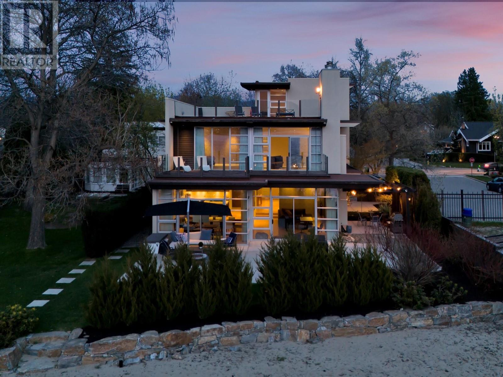  2096 Abbott Street, Kelowna