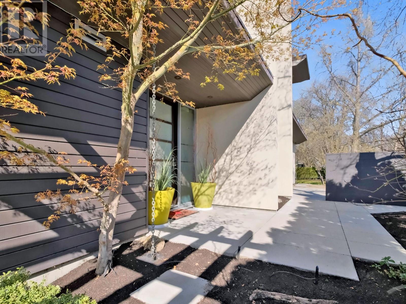  2096 Abbott Street, Kelowna