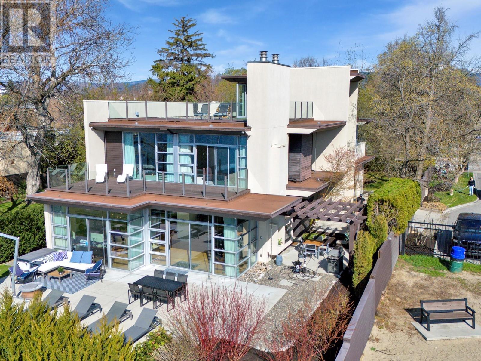 2096 Abbott Street, Kelowna