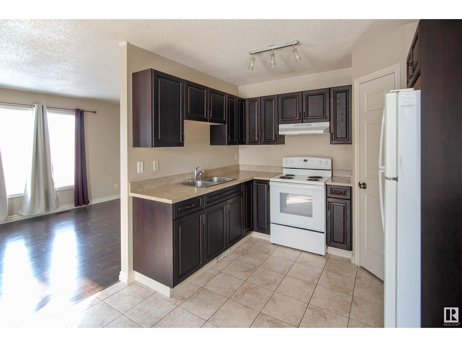 4001 46 ST - Photo 5 of 31, Bonnyville Town, Alberta