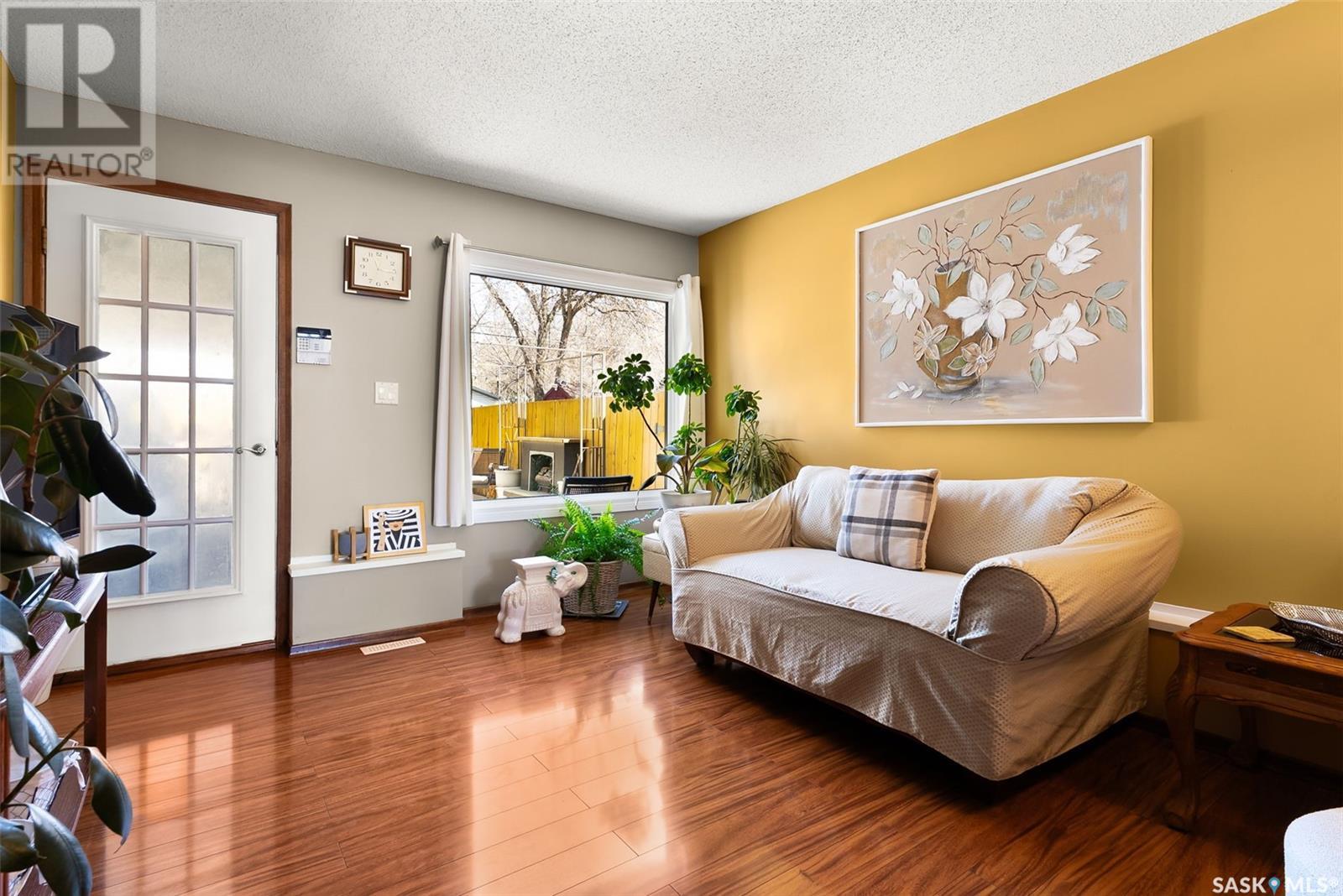 Single Family House 2 Level for Sale in  Dewdney AVENUE Regina 