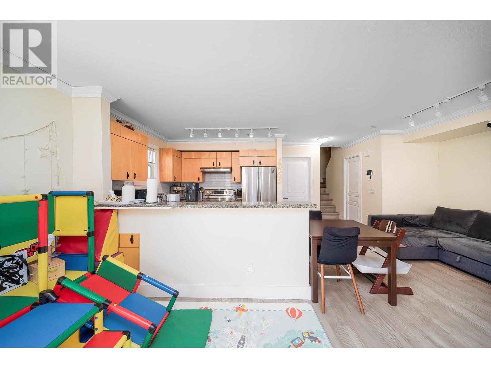 Photo 6 of 34 7428 Southwynde Avenue, Burnaby BC