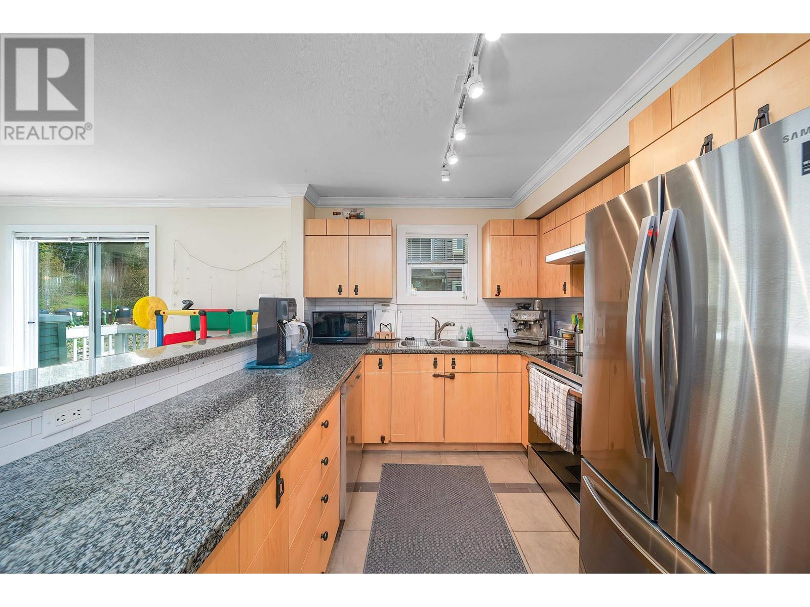 Photo 9 of 34 7428 Southwynde Avenue, Burnaby BC