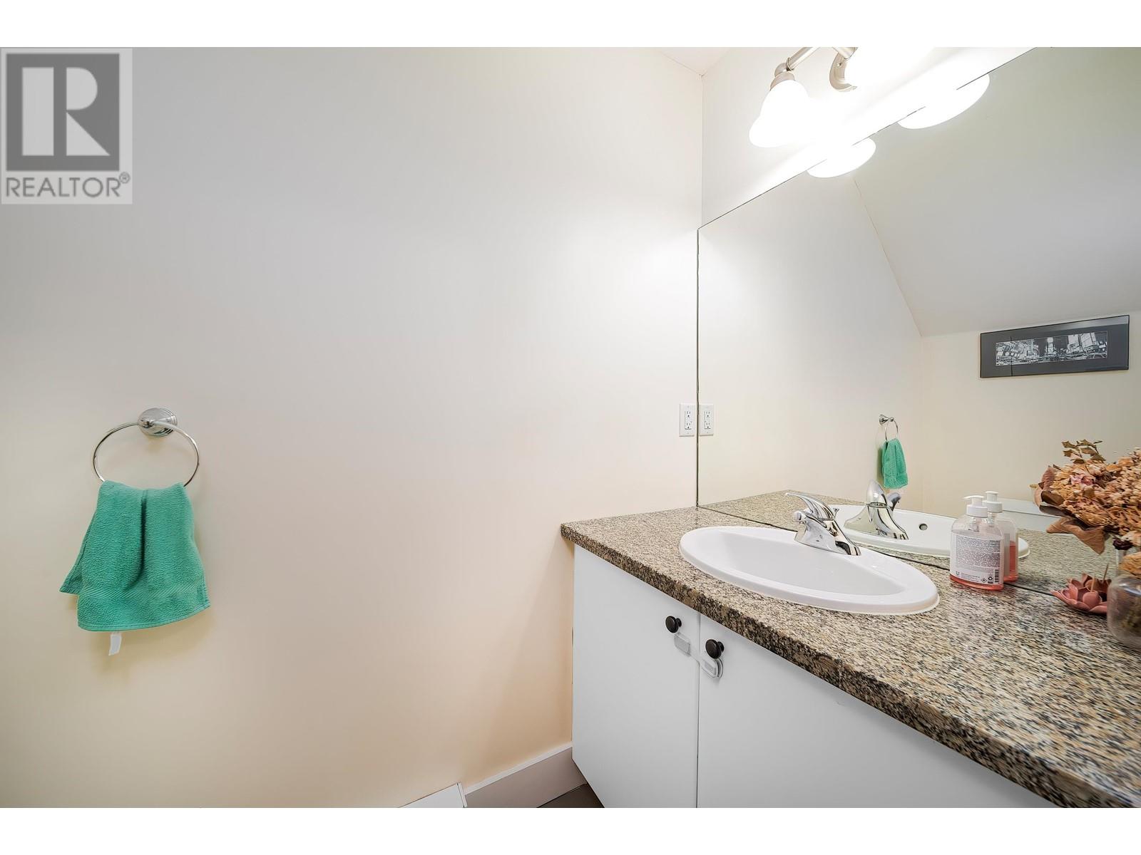 Photo 13 of 34 7428 Southwynde Avenue, Burnaby BC