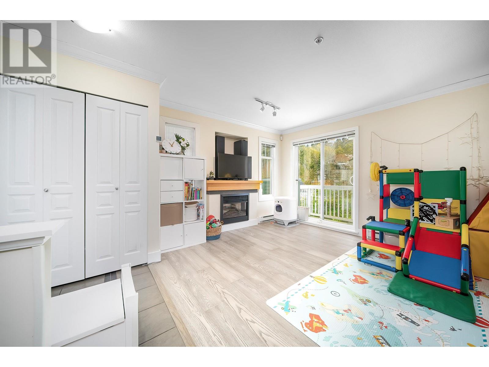 Photo 3 of 34 7428 Southwynde Avenue, Burnaby BC