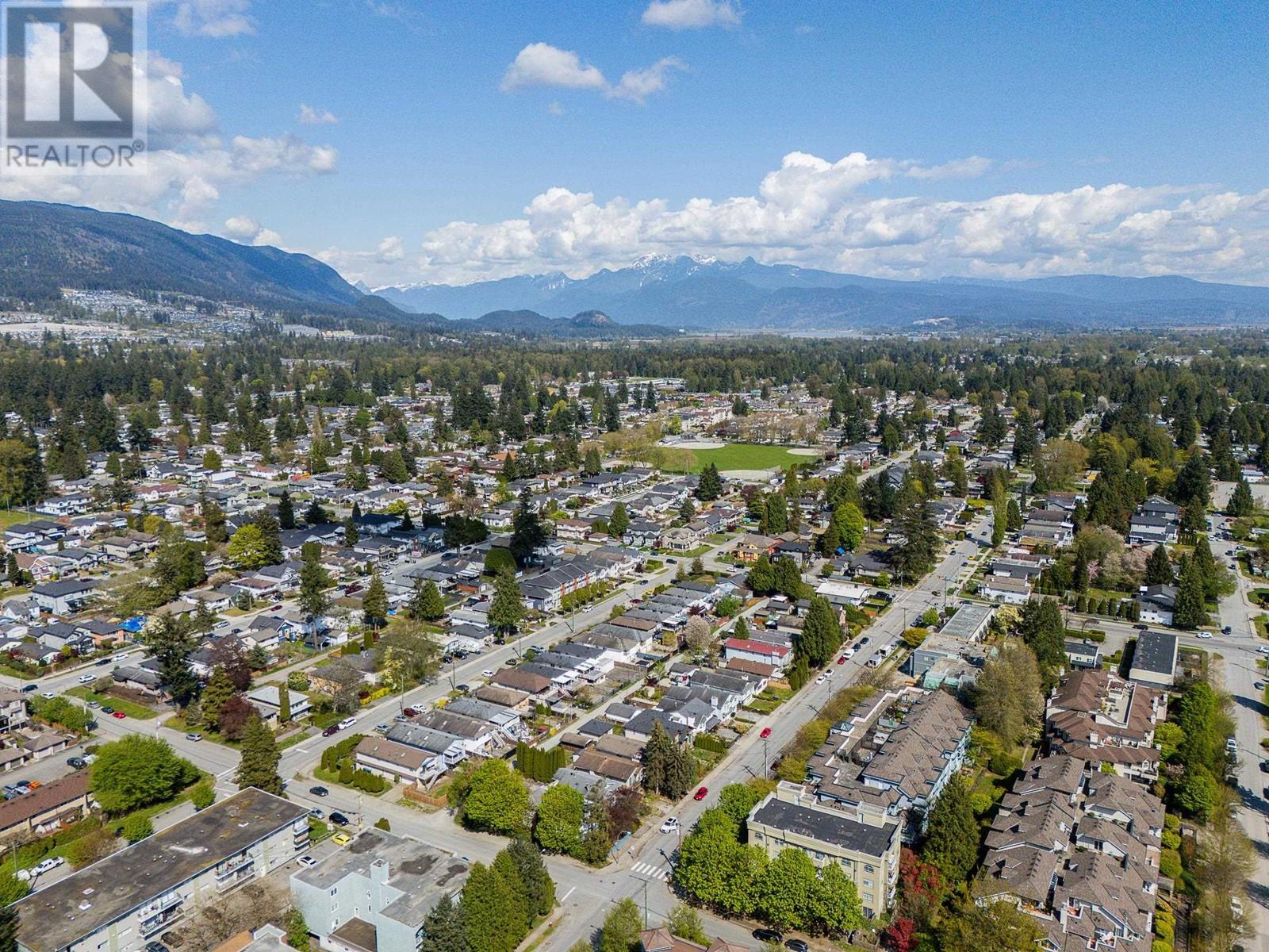 307 2055 SUFFOLK AVENUE, Port Coquitlam real estate listing R2993981