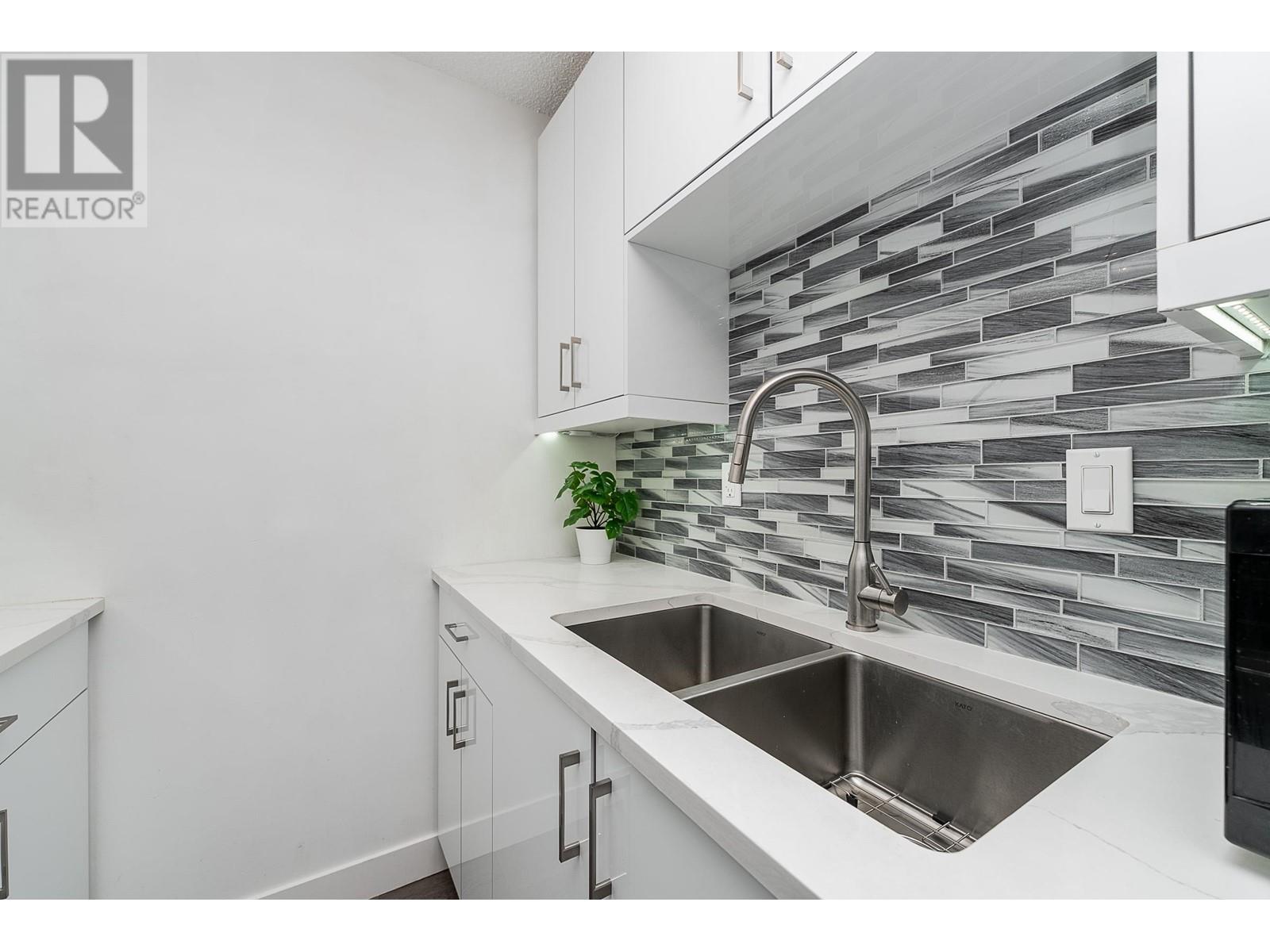 307 2055 SUFFOLK AVENUE, Port Coquitlam real estate listing R2993981