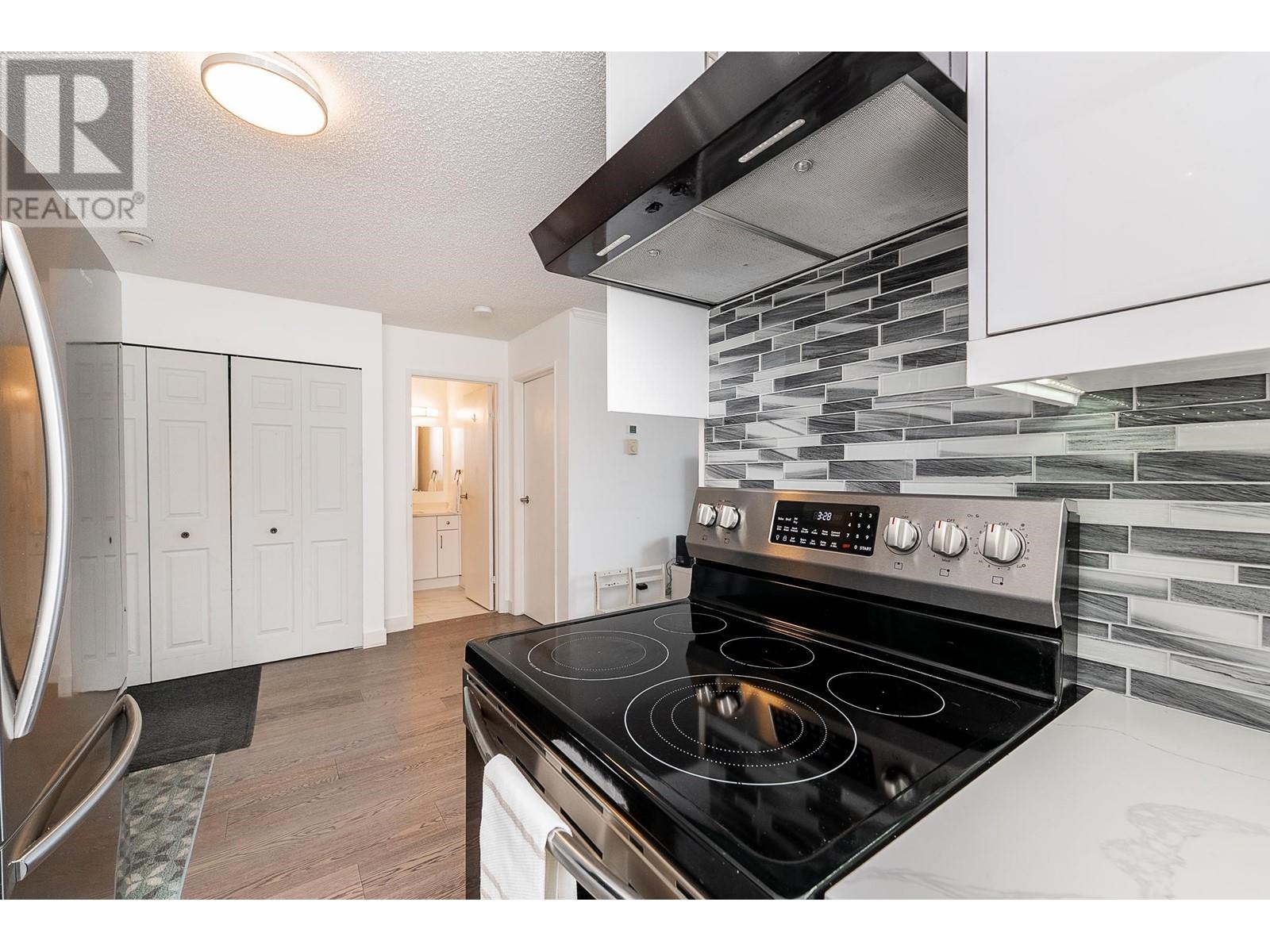 307 2055 SUFFOLK AVENUE, Port Coquitlam real estate listing R2993981