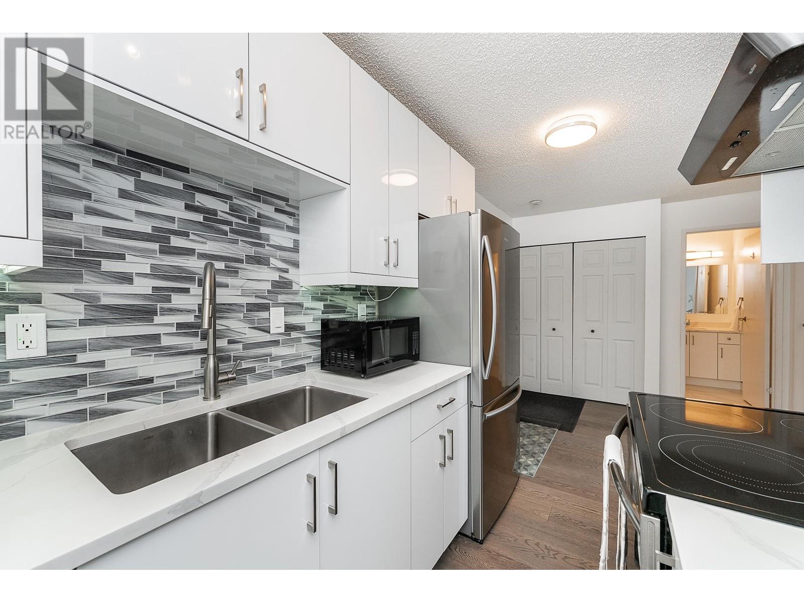 307 2055 SUFFOLK AVENUE, Port Coquitlam real estate listing R2993981