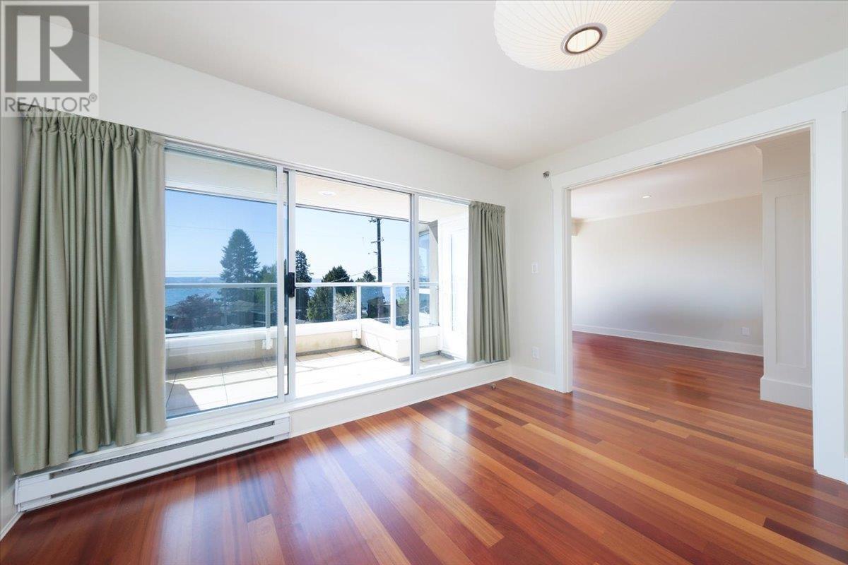 302 2455 BELLEVUE AVENUE, West Vancouver